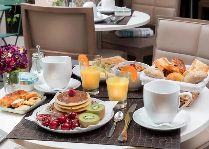 Hotel Longchamp Elysees 3*