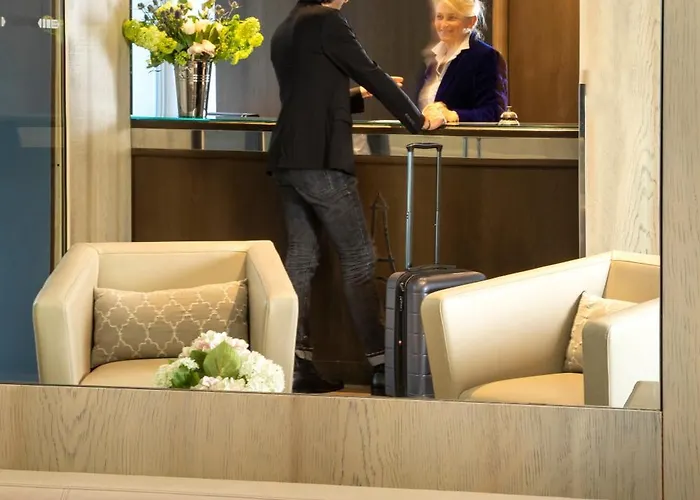 Hotel Longchamp Elysees Paris