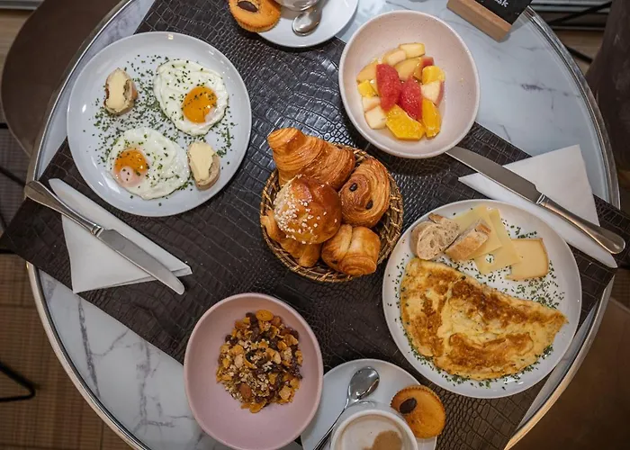 Longchamp Elysees Hotel