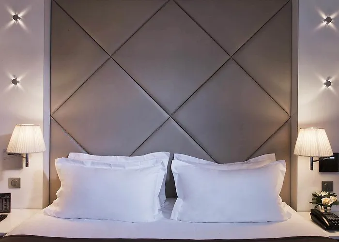 Longchamp Elysees Hotel