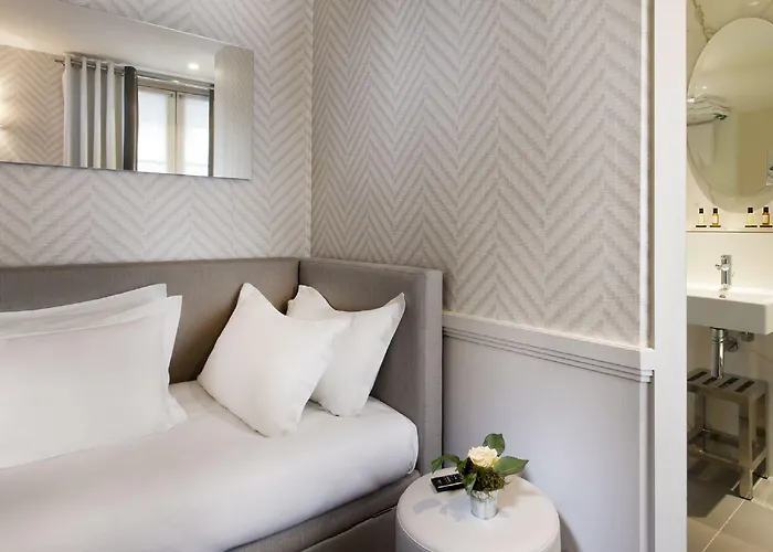 Hotel Longchamp Elysees Paris