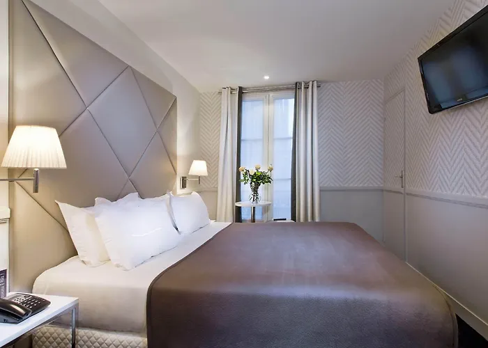 Longchamp Elysees Hotel