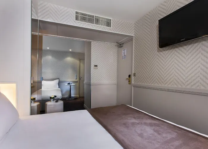 Longchamp Elysees Hotel 3*