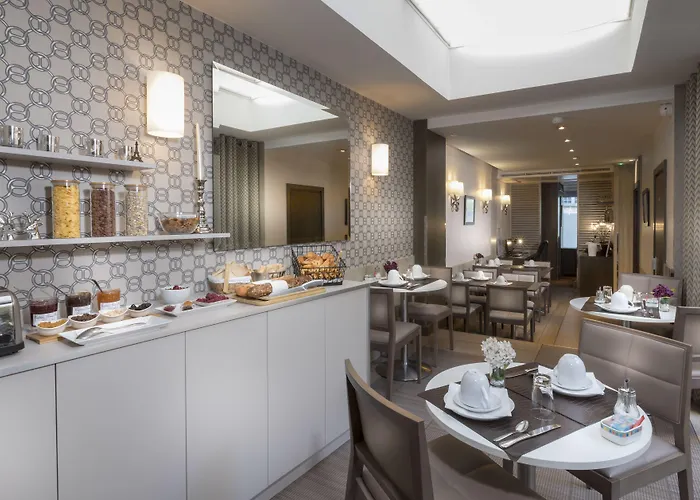 Hotel Longchamp Elysees Paris