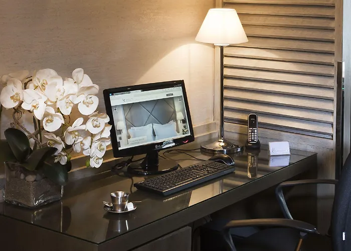 Hotel Longchamp Elysees Paris