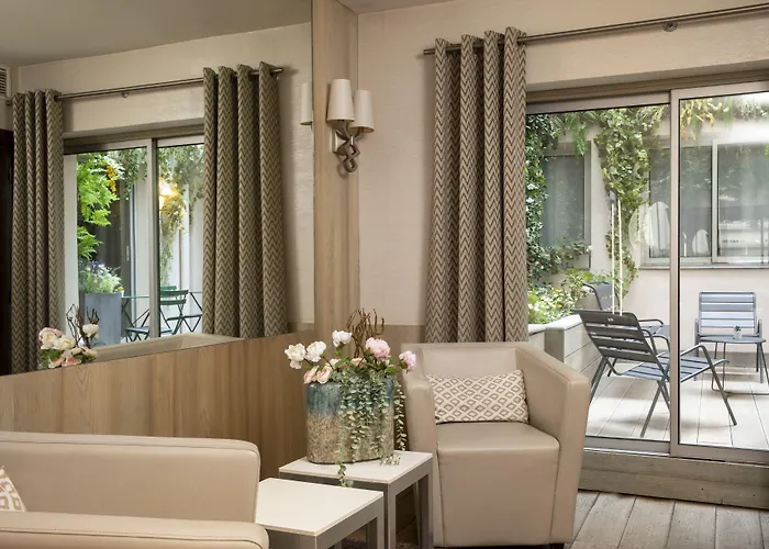 Longchamp Elysees Hotel