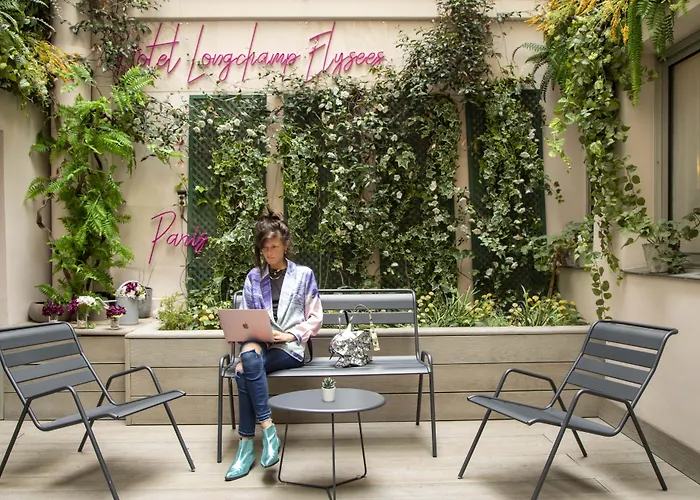 Longchamp Elysees Hotel 3*