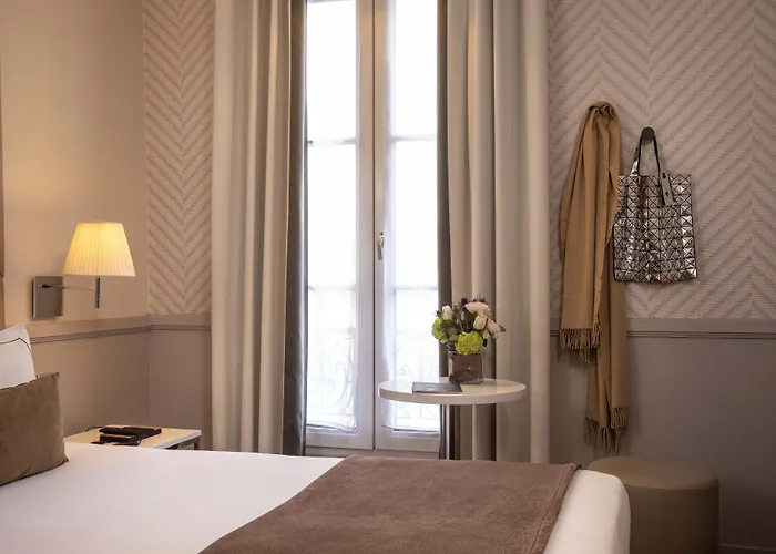 Hotel Longchamp Elysees 3*