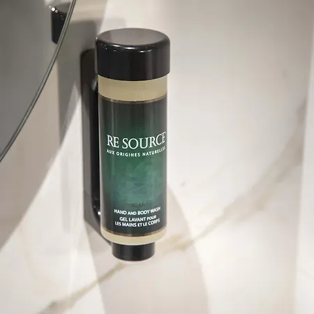 Longchamp Elysées Hotel