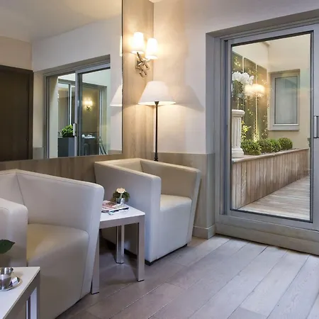 Longchamp Elysees Hotel 3*