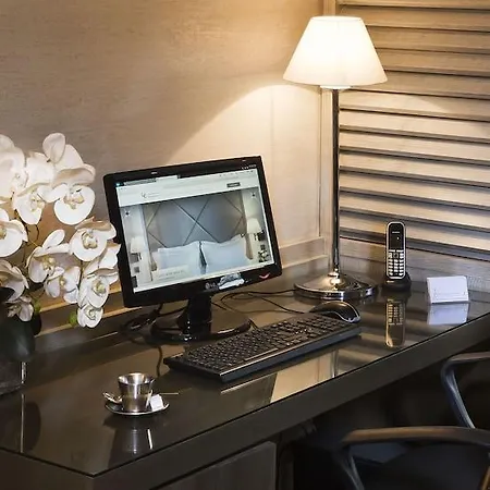Hotel Longchamp Elysées 3*
