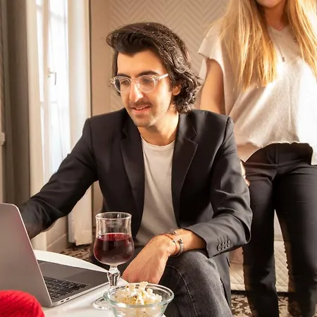 Longchamp Elysees Hotel 3*