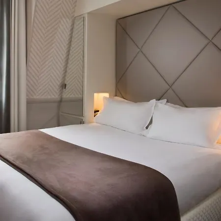 Longchamp Elysées Hotel