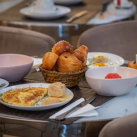 Hotel Longchamp Elysées 3*