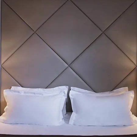 Longchamp Elysees Hotel