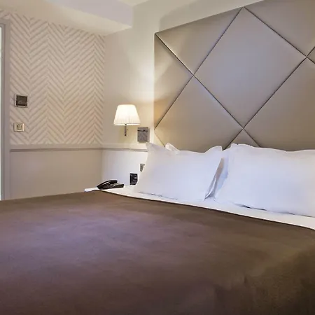 Hotel Longchamp Elysees Paryż