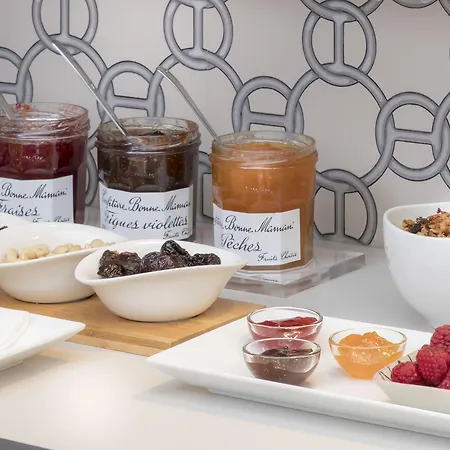 Longchamp Elysees Hotel 3*