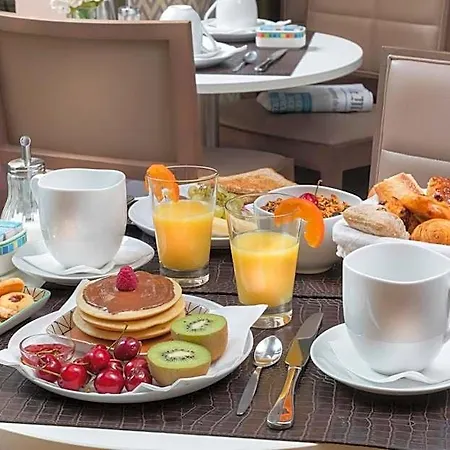 Longchamp Elysees Hotel 3*
