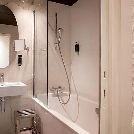 Longchamp Elysees Hotel 3*