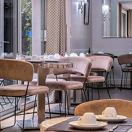 Longchamp Elysees Hotel 3*