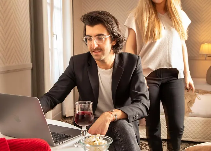 Longchamp Elysees Отель 3*