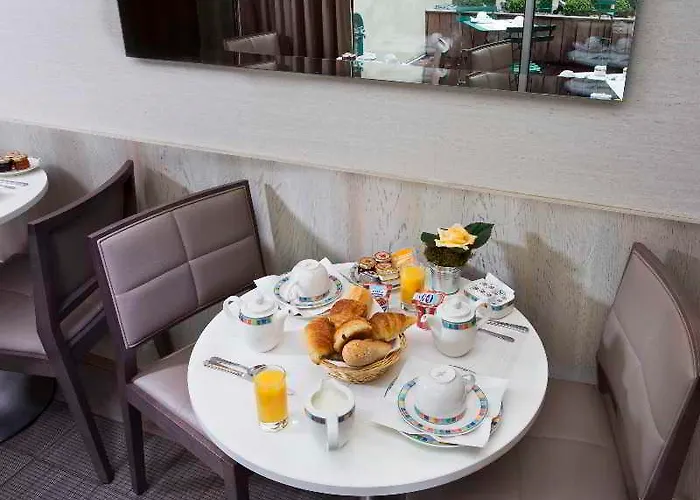 Hotel Longchamp Elysées París