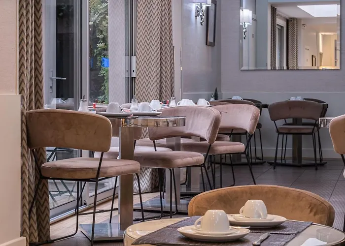 Отель Longchamp Elysees Париж