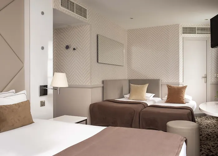 Longchamp Elysees Отель 3*