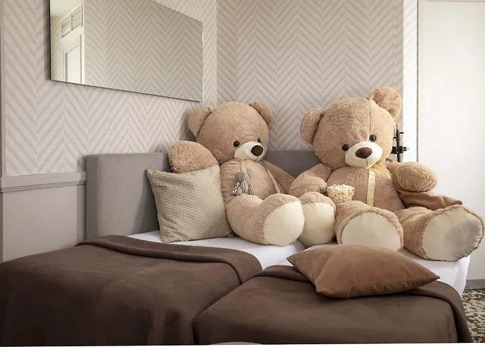 Longchamp Elysees Отель 3*